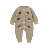 CozyHedge – Mjuk & varm – Stickad babyoverall med igelkottmönster