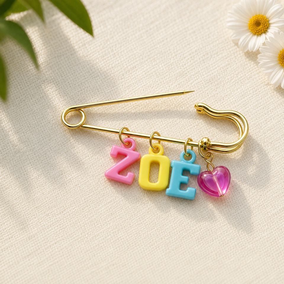 Personalized Charm Pin – Personligt & stilfullt – Namnbrosch