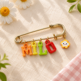Personalized Charm Pin – Personligt & stilfullt – Namnbrosch