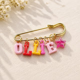 Personalized Charm Pin – Personligt & stilfullt – Namnbrosch