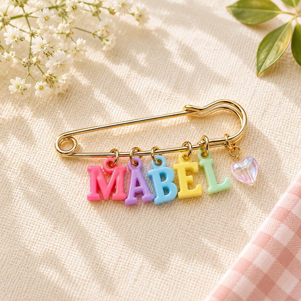 Personalized Charm Pin – Personligt & stilfullt – Namnbrosch