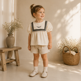 Sailor Top – Elegant och bekvämt – Skjorta med spetsdetaljer och puffärmar