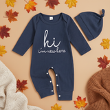CuddleBaby – Hej, jag är ny här – Set med babyoverall och mössa