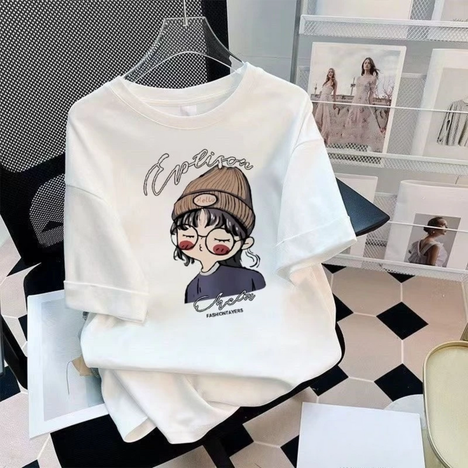 CuteStyle – Trendigt & bekvämt – T-shirt med överdimensionerat serietryck