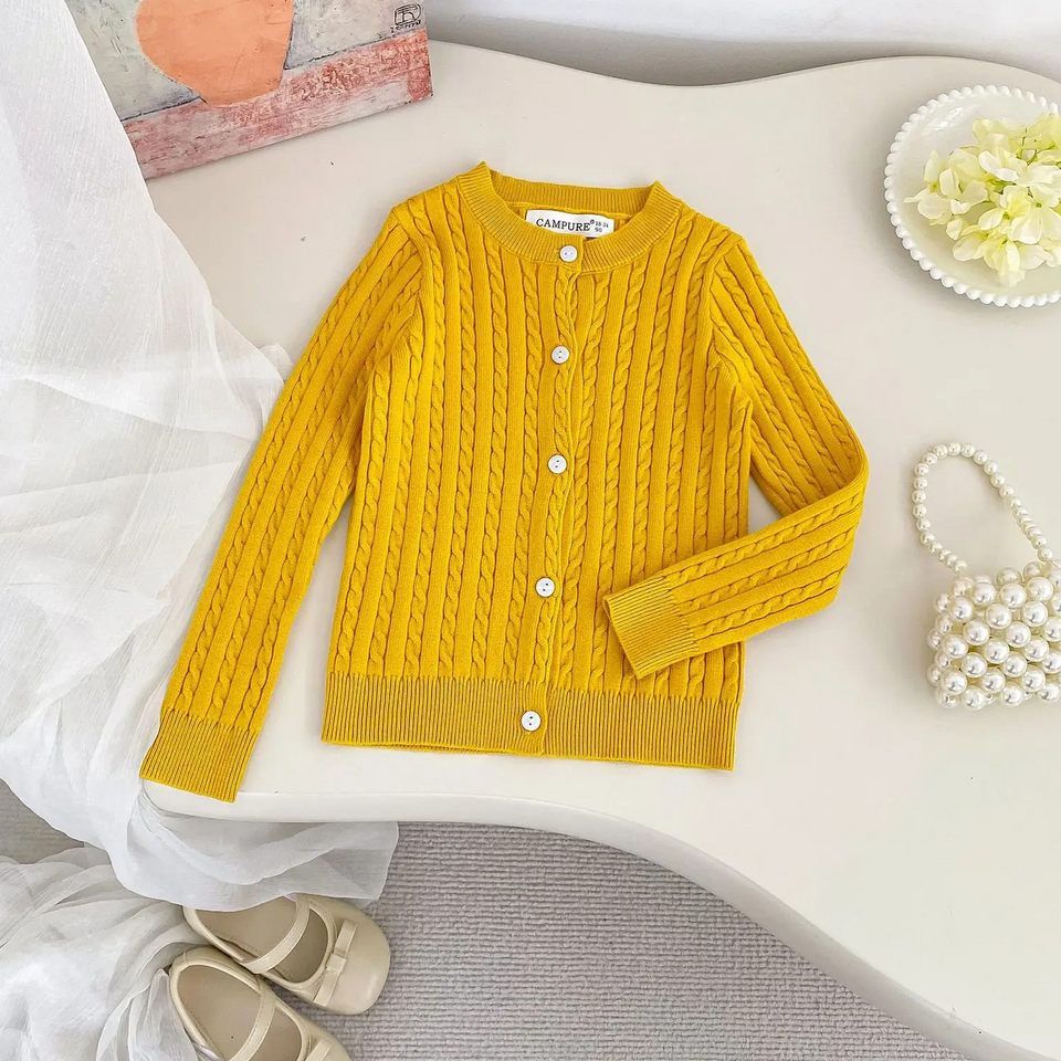CozyBelle – Elegant & varm – Stickad kofta med knappar