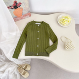 CozyBelle – Elegant & varm – Stickad kofta med knappar