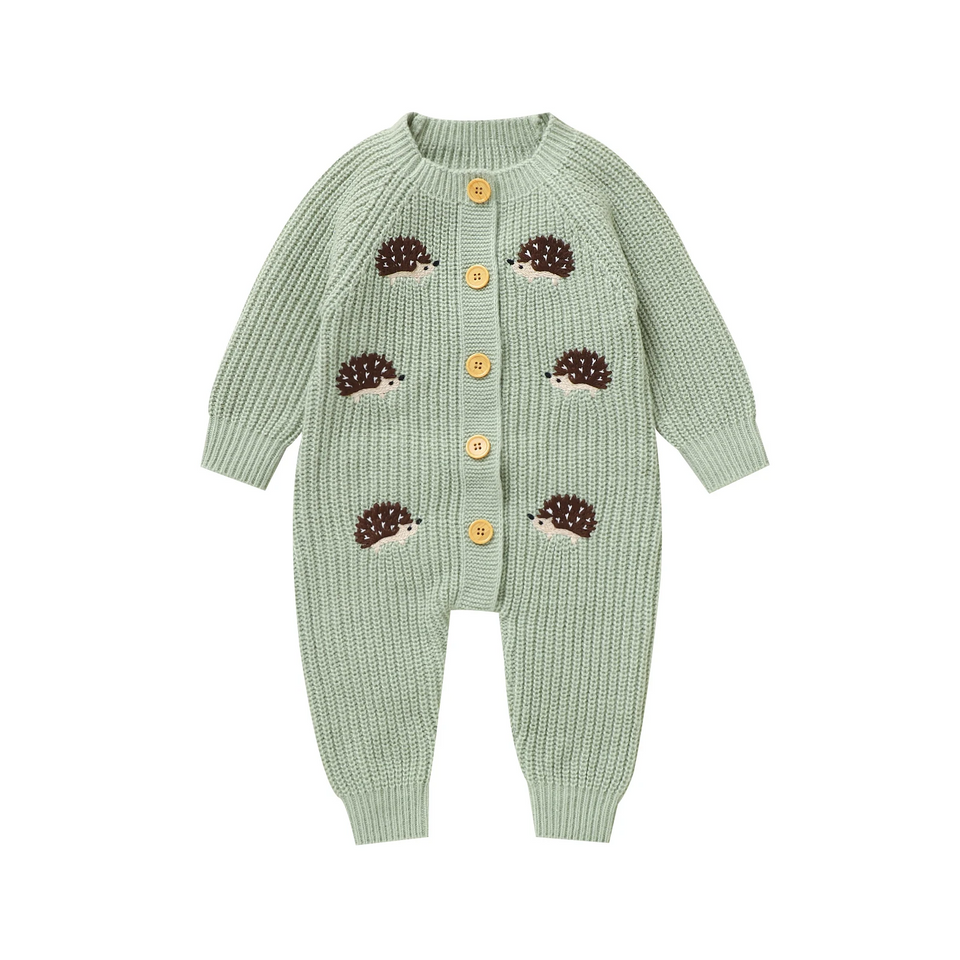 CozyHedge – Mjuk & varm – Stickad babyoverall med igelkottmönster