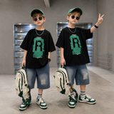 CoolBoys – Coolt & bekvämt – Outfit för pojkar med t-shirt och jeansshorts