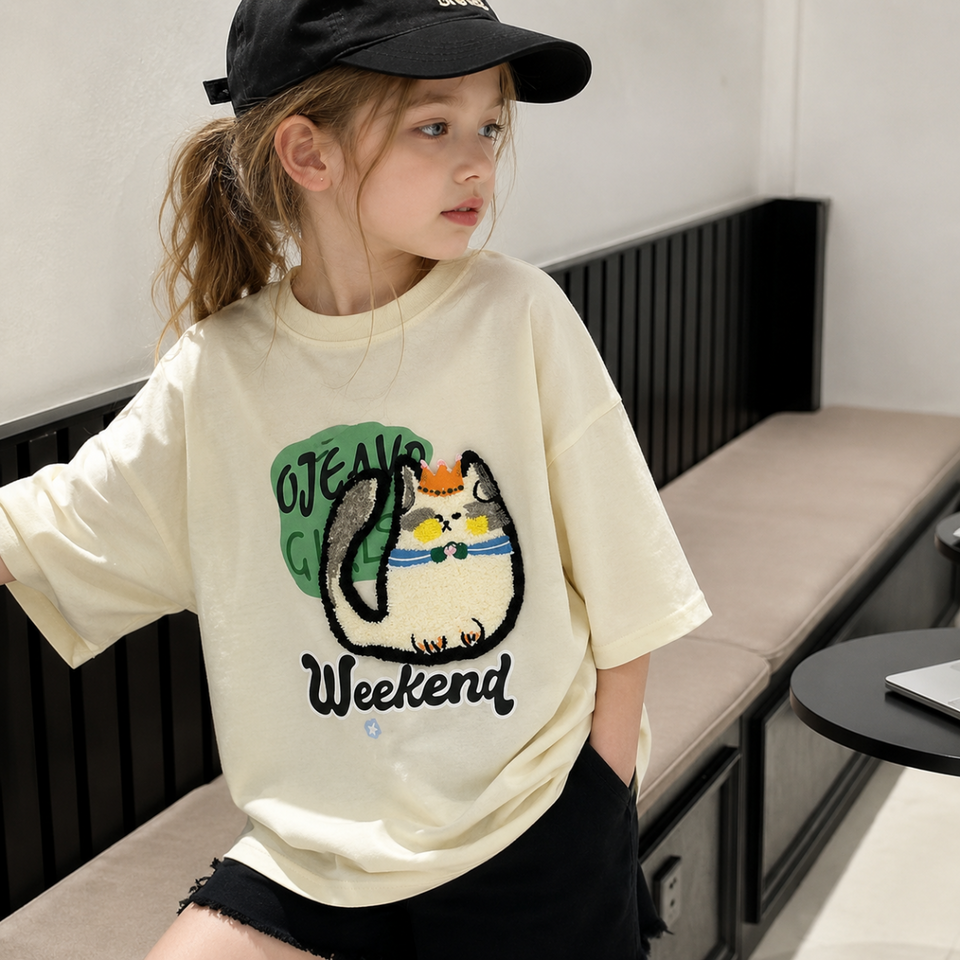 FunPaws – Lekfullt & stilfullt – Oversized T-shirt med kattmotiv