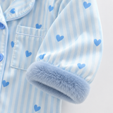 TinyLove – Mjuk & varm – Babyoverall med hjärtmönster och plyschdetaljer
