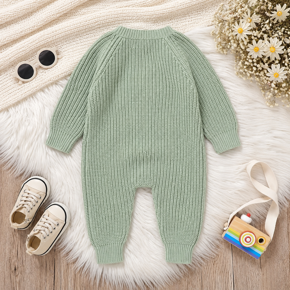 CozyHedge – Mjuk & varm – Stickad babyoverall med igelkottmönster