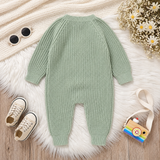 CozyHedge – Mjuk & varm – Stickad babyoverall med igelkottmönster