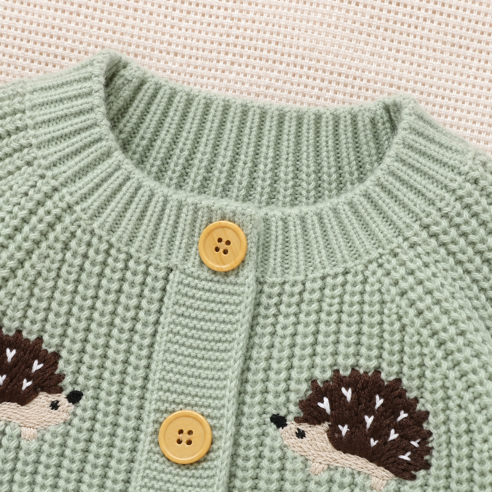 CozyHedge – Mjuk & varm – Stickad babyoverall med igelkottmönster