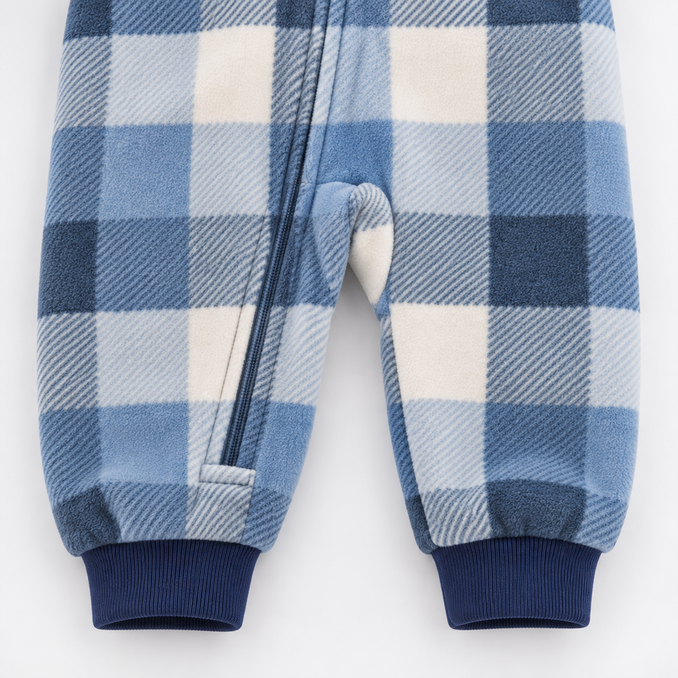 WarmBuddy – Söt & mjuk – Babyoverall i fleece med seriefigurmotiv