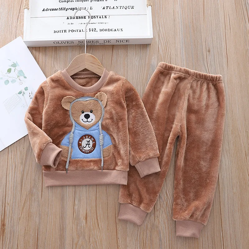 CozyBear – Varmt & mjukt – Träningsdräkt för barn med björnmönster