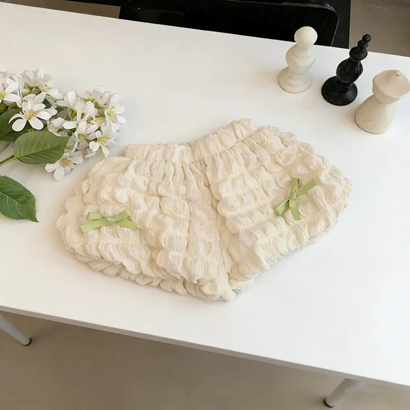 LovelyBloom – Mjukt & gulligt – Barnbyxor med volanger och rosett
