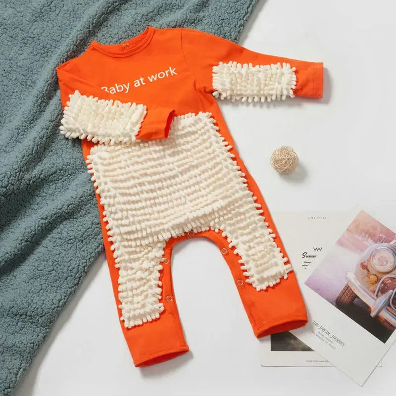 TinyCleaner – Mjuk & praktisk – Babyoverall för krypande och lek