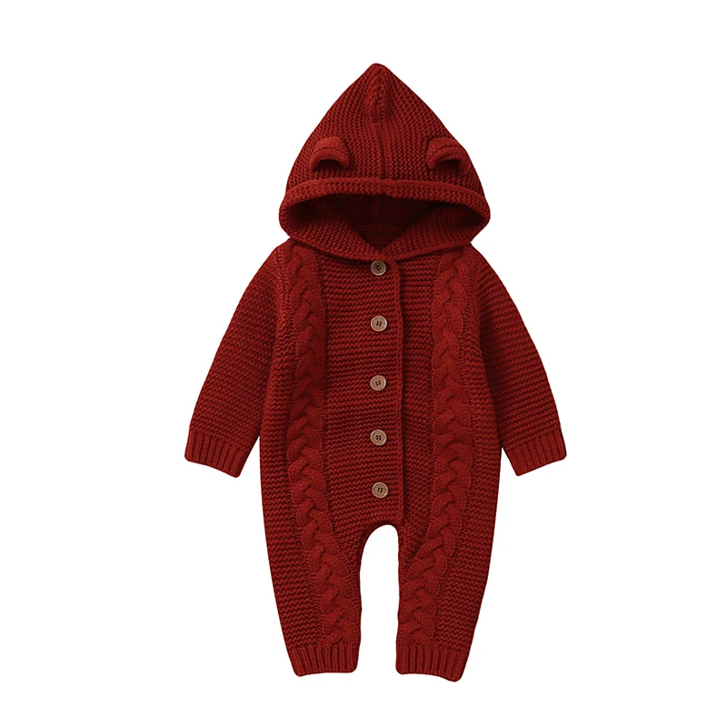 SoftKnit – Varm och söt – Stickad babyoverall med huva