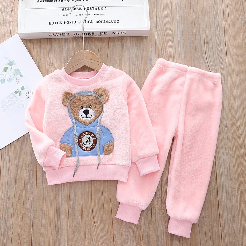 CozyBear – Varmt & mjukt – Träningsdräkt för barn med björnmönster