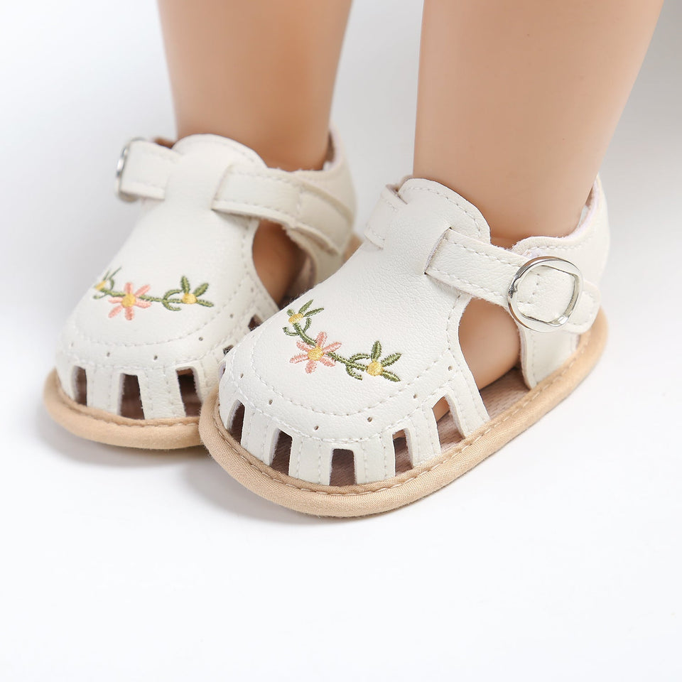 TinyPetals – Komfort & stil – Babysandaler med blomsterbroderi