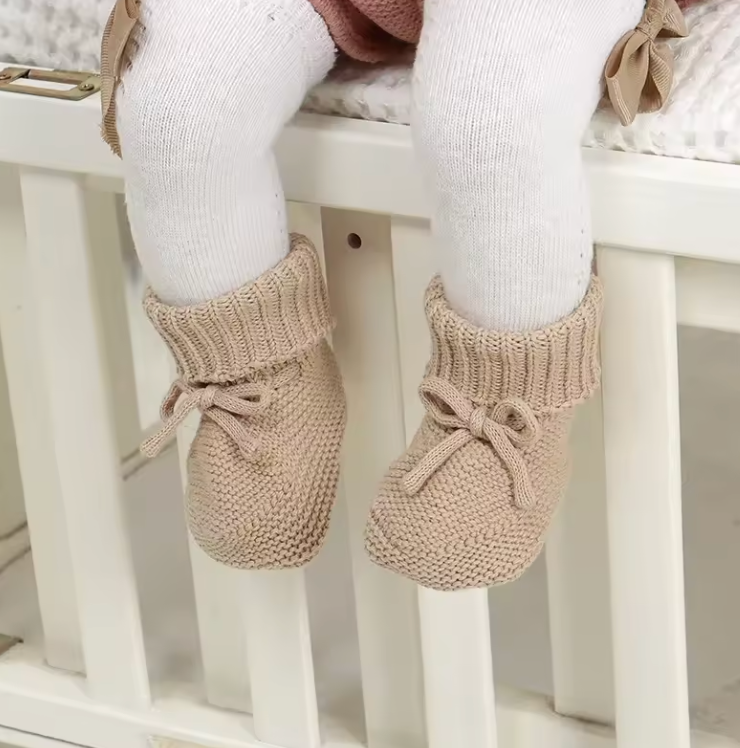 SnuggleSteps – Varma och mjuka – stickade babyskor