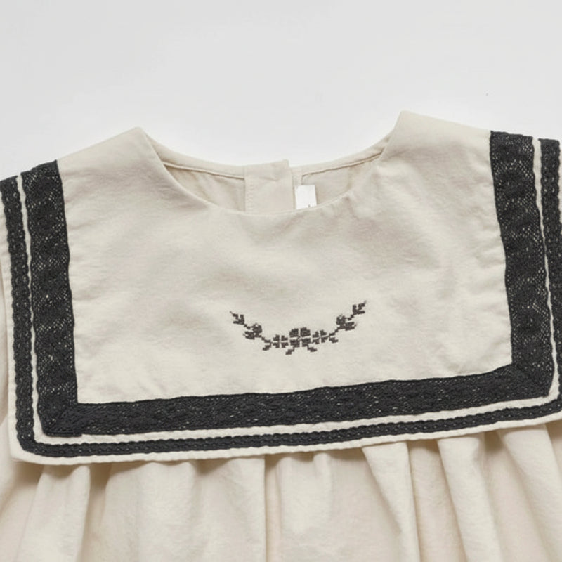 Sailor Top – Elegant och bekvämt – Skjorta med spetsdetaljer och puffärmar