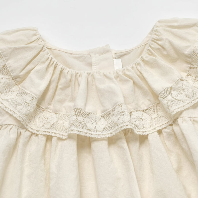 Ruffle Collar Top – Elegant och bekvämt – Top med dekorativ krage och puffärmar