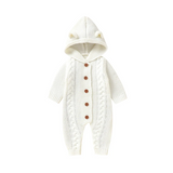 SoftKnit – Varm och söt – Stickad babyoverall med huva