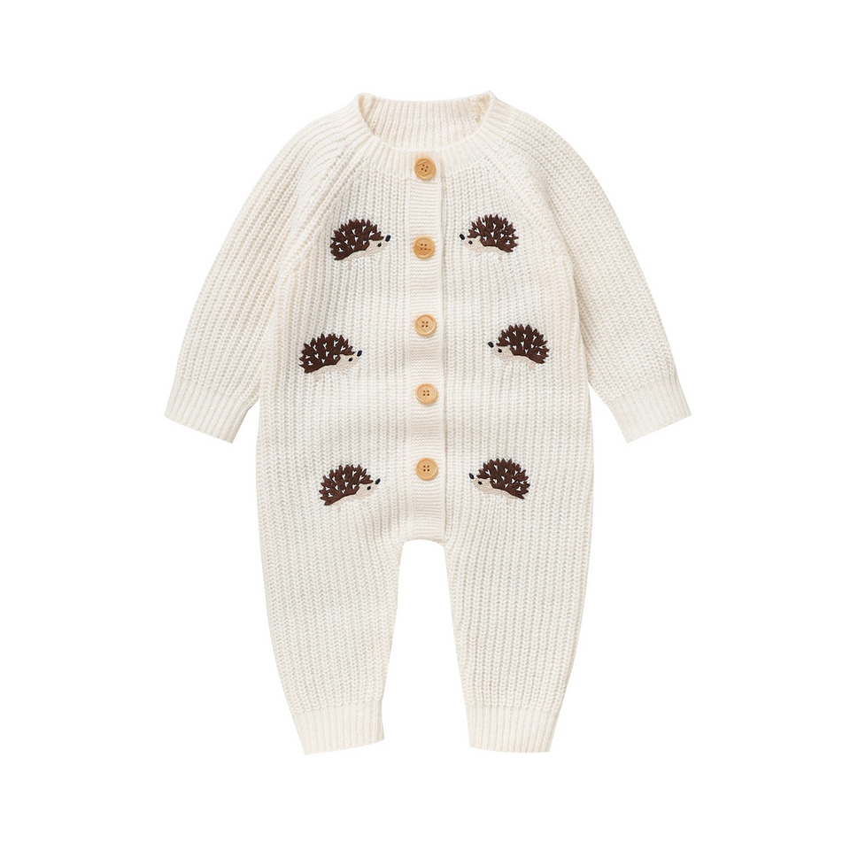 CozyHedge – Mjuk & varm – Stickad babyoverall med igelkottmönster