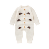CozyHedge – Mjuk & varm – Stickad babyoverall med igelkottmönster