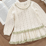 MiniBelle – Elegant & mjuk – Stickad babyklänning med volangdetaljer