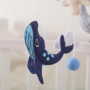 LittleNest – Naturlig ro – Babymobil i trä