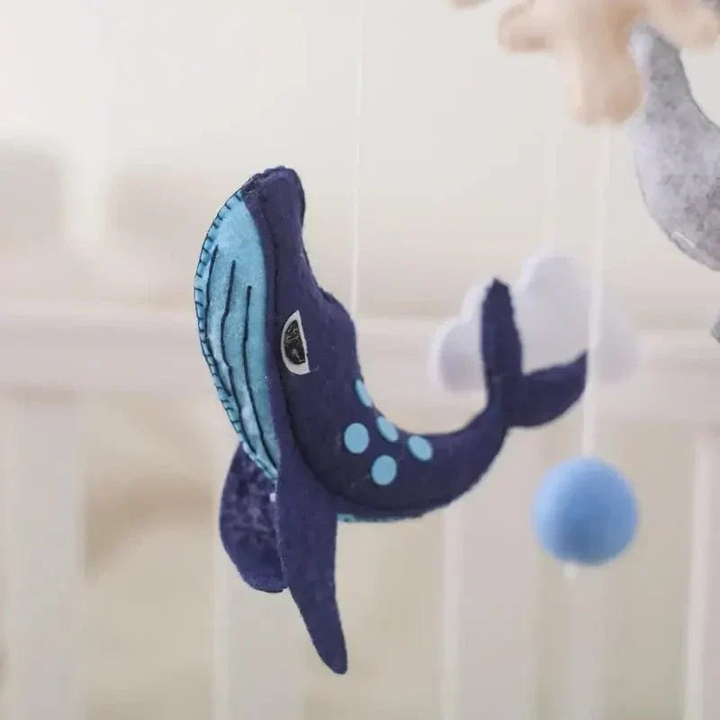 LittleNest – Naturlig ro – Babymobil i trä