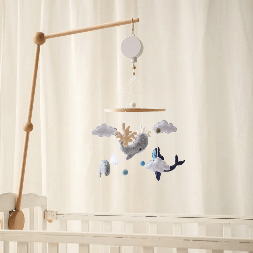 LittleNest – Naturlig ro – Babymobil i trä