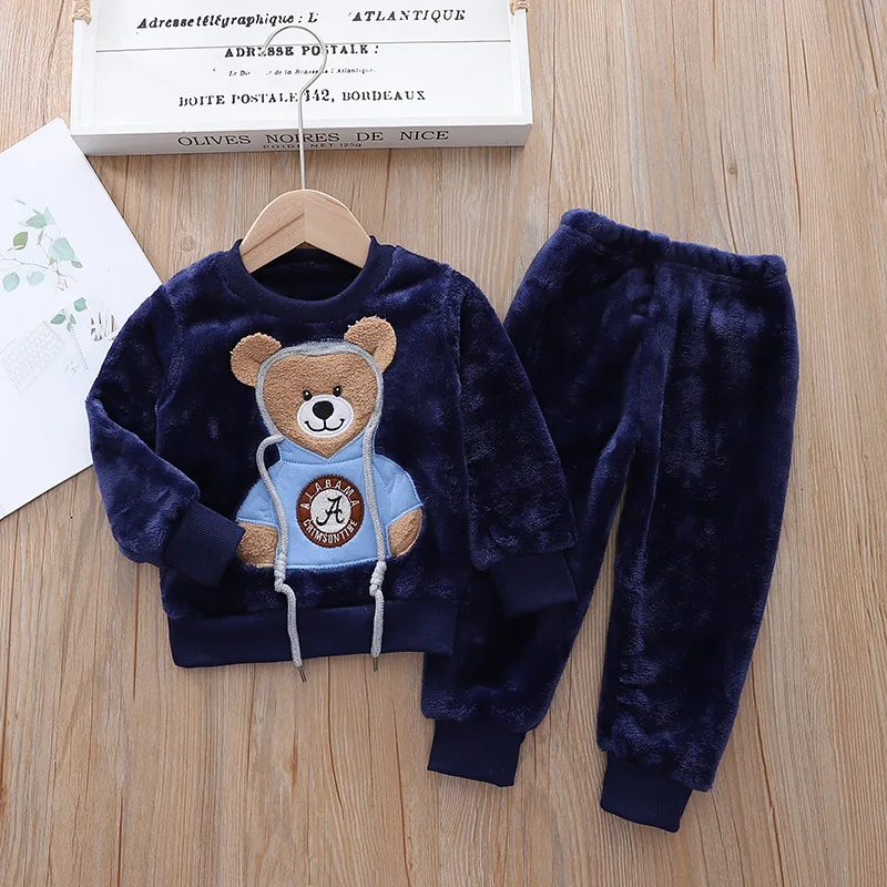 CozyBear – Varmt & mjukt – Träningsdräkt för barn med björnmönster