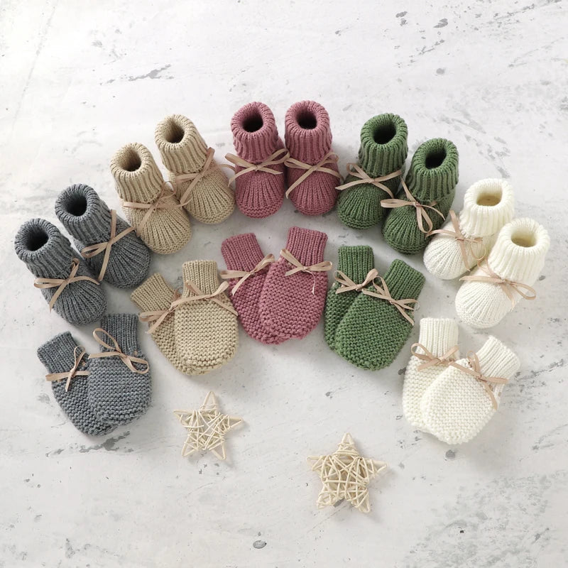Booties & Mittens – Mjukt & varmt – Set med handskar och tossor