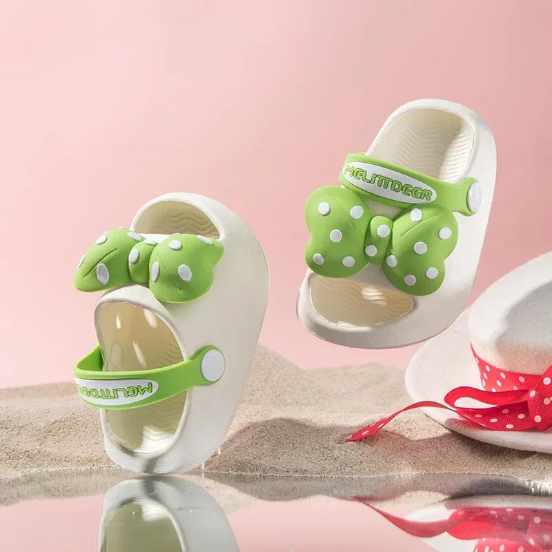 Mini Fashion – Glad och trygg – Polka Strandtofflor