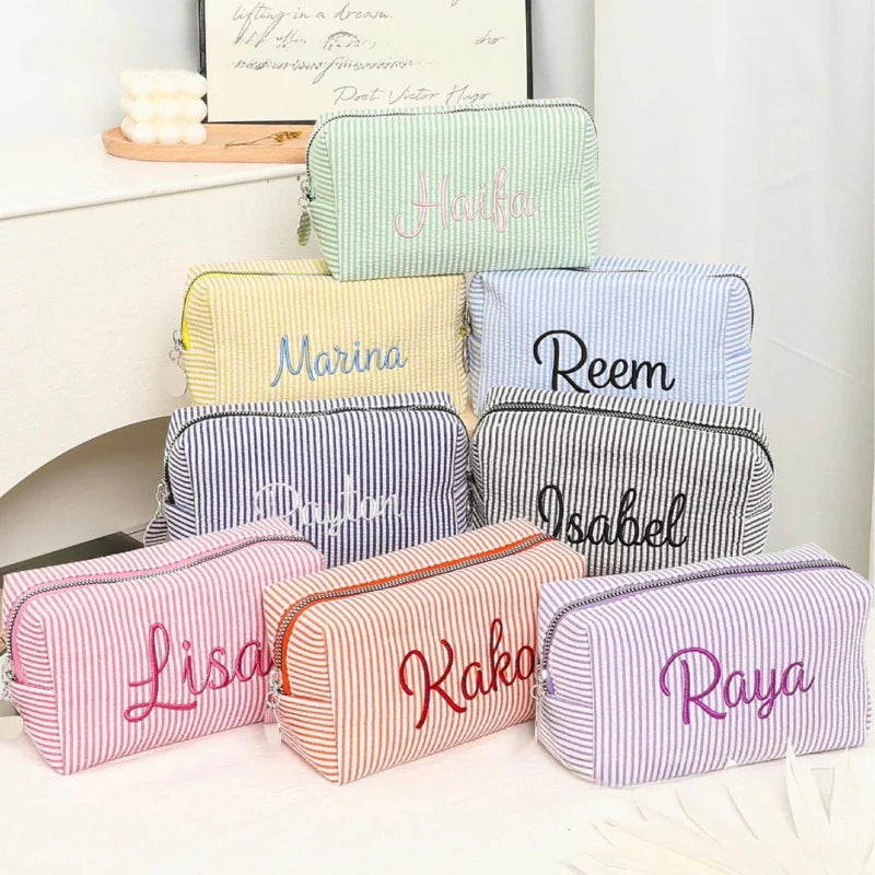 Striped Name Pouch – Personlig & stilfull – Sminkväska