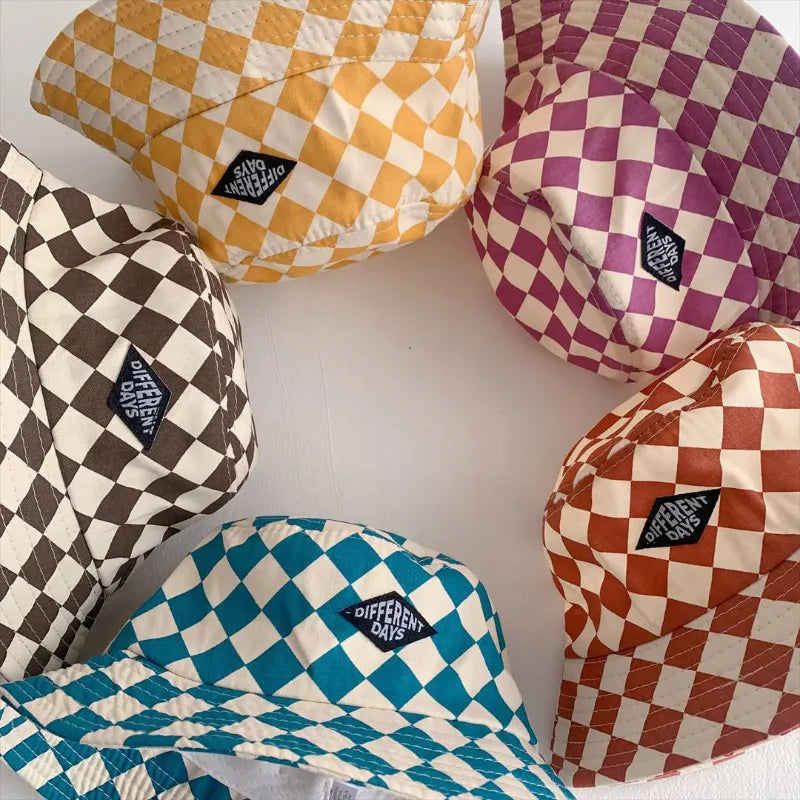 Bucket Hat – Söt & skyddande – barnmössa i rutmönster