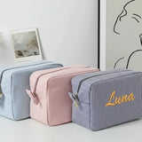 Striped Name Pouch – Personlig & stilfull – Sminkväska
