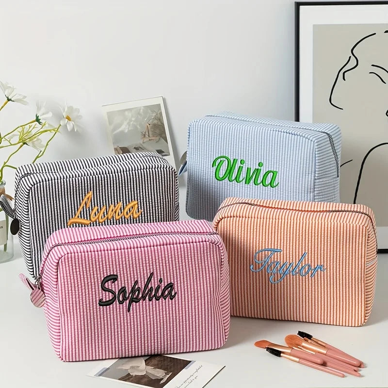 Striped Name Pouch – Personlig & stilfull – Sminkväska