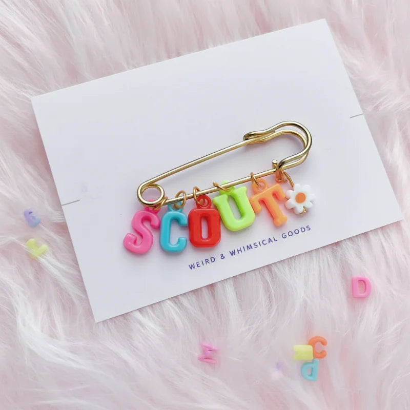Personalized Charm Pin – Personligt & stilfullt – Namnbrosch