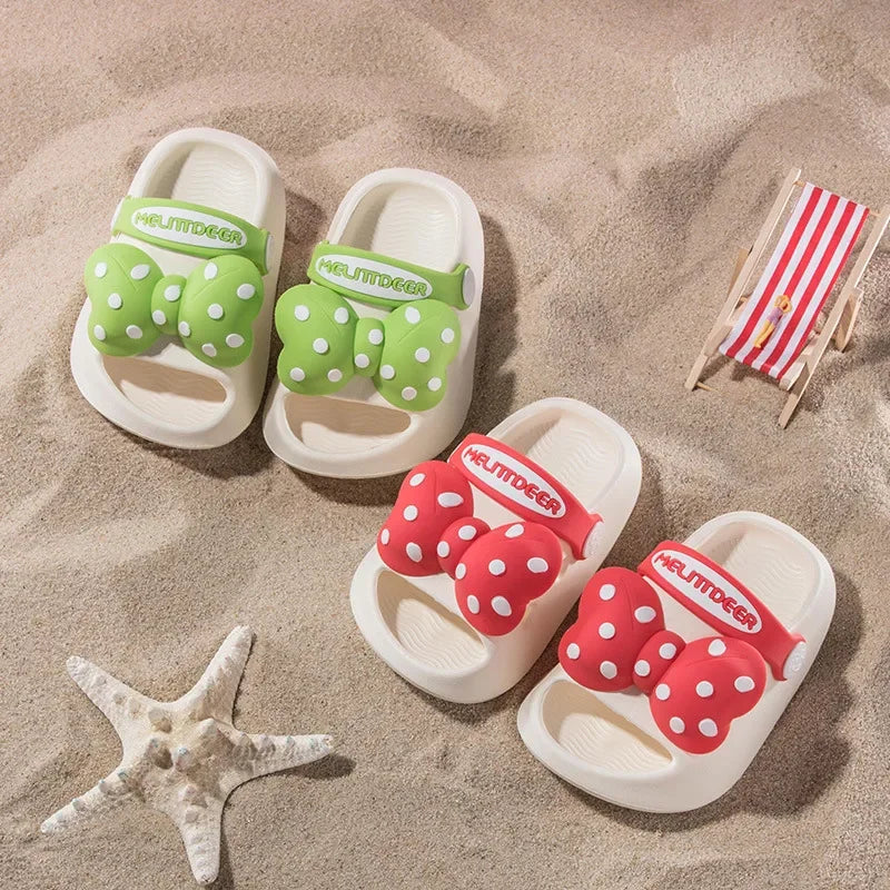 Mini Fashion – Glad och trygg – Polka Strandtofflor