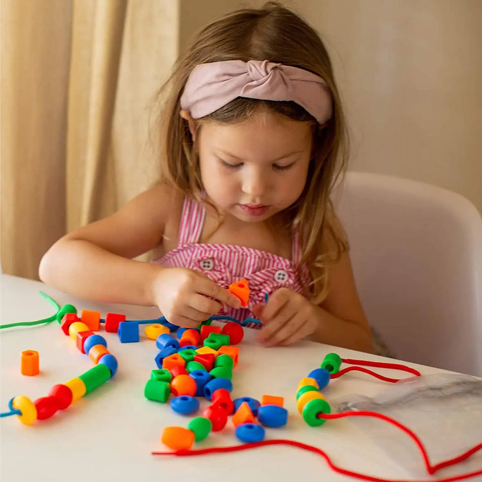 Rainbow Lacing Beads™ – Lekfull trådning - Regnbågspärlor med spets