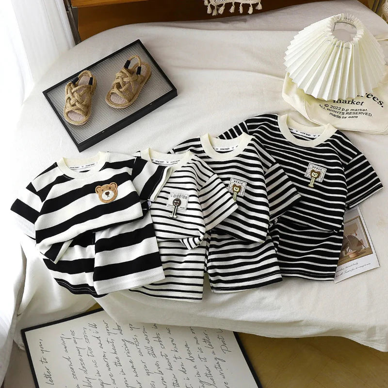 Kids Stripe Outfit – Trendigt & bekvämt – Sommaroutfit för barn