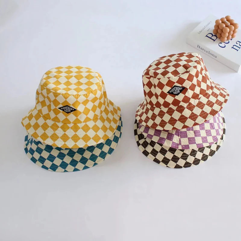 Bucket Hat – Söt & skyddande – barnmössa i rutmönster