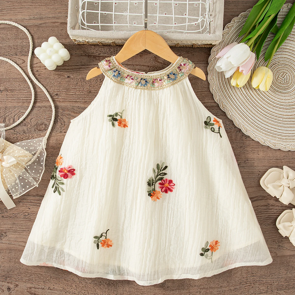 MiniFlora – Lätt och charmig – Broderad klänning för småflickor